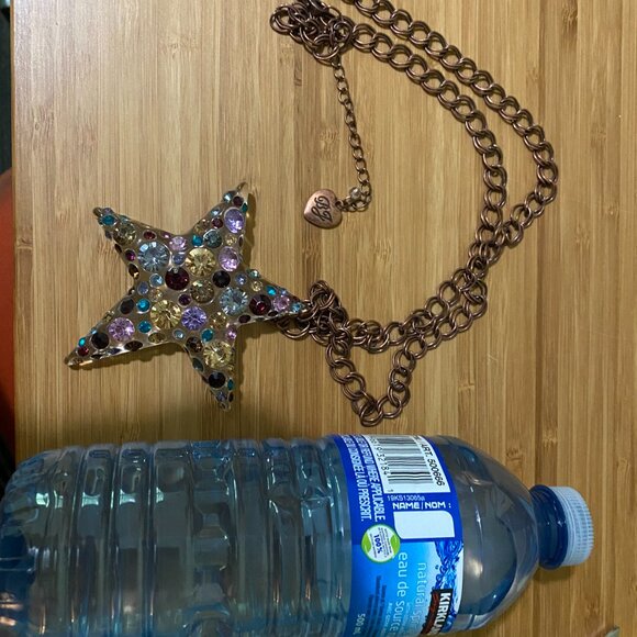 Betsy Johnson sparkly acrylic star necklace - Picture 4 of 4